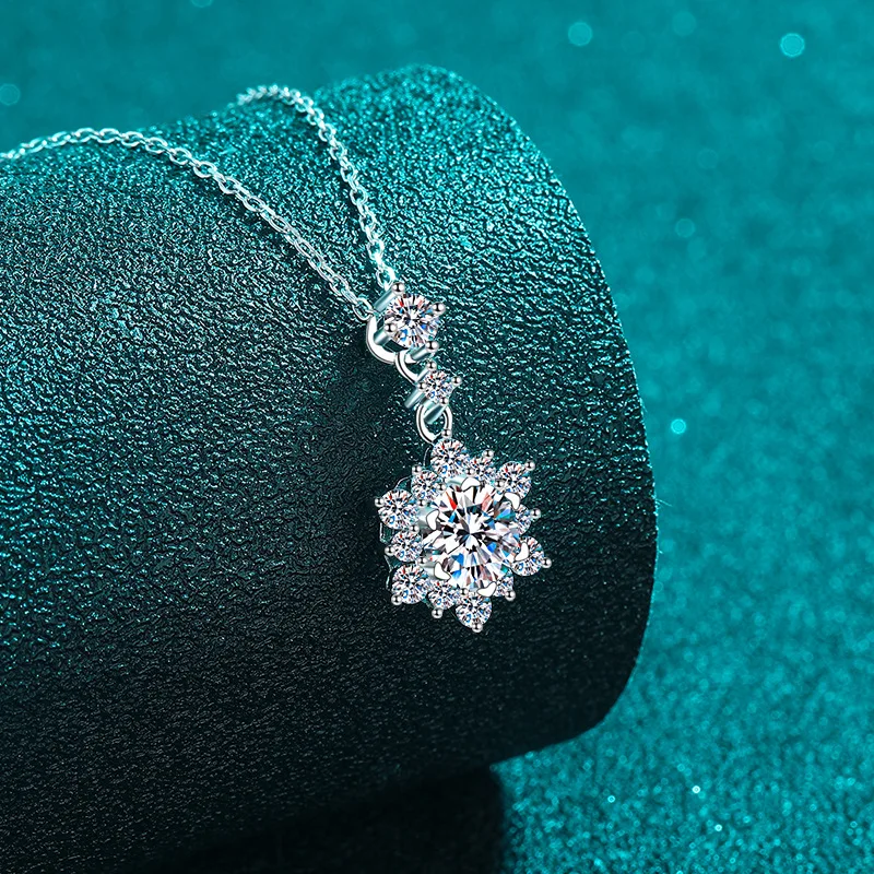 

Sunflower Charm Pendant 1ct Moissanite Clavicle Chain for Women Platinum PT950 Necklace Luxury Antique Finish Jewelry Girl Gifts