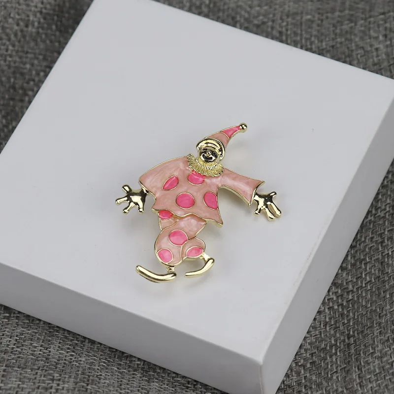 Replica European Antique Circus Series Brooch for Women Fun Pink Cartoon Clown Exquisite Jewelry Student Ladies Gifts Wholesale