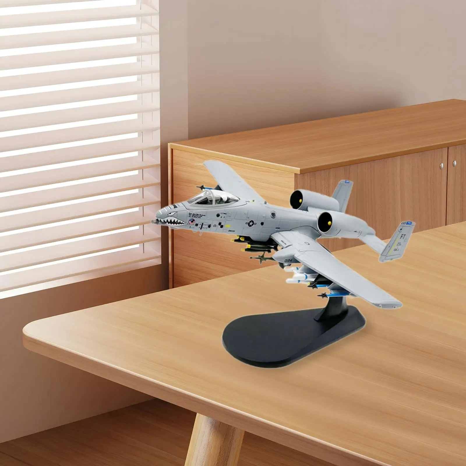 

1/100 масштаб A-10A самолет, миниатюрный, стенд для дисплея, модель истребителя из металлического сплава, реалистичный самолет для декора рабочего стола