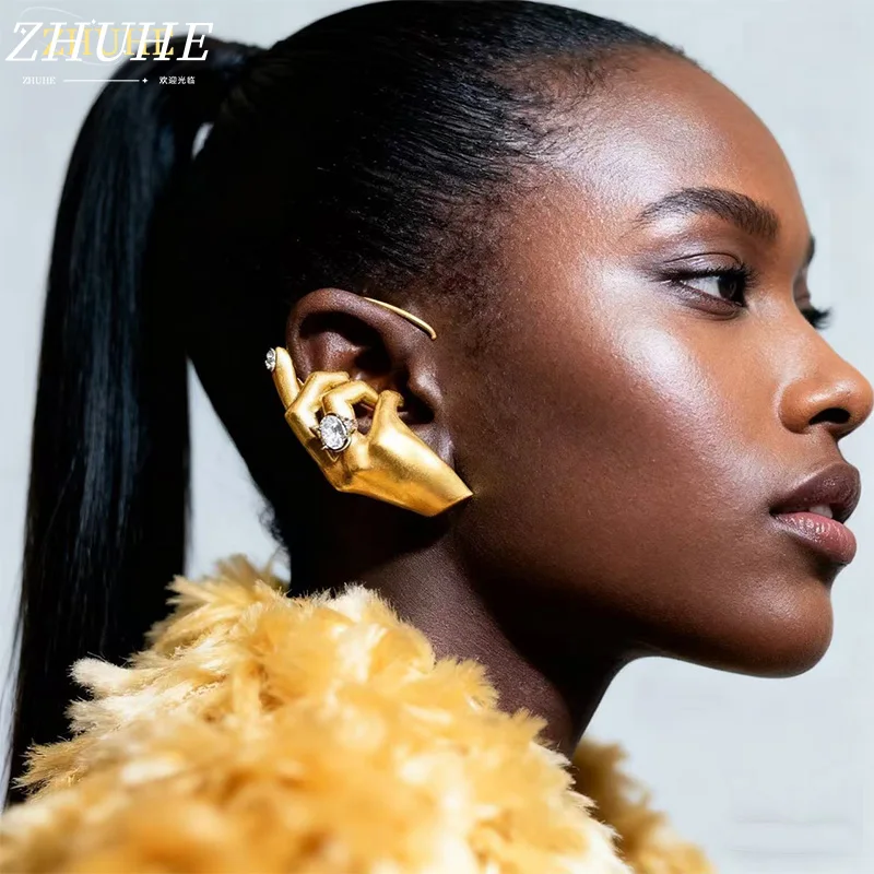 

Unique Hand-shaped Ear Cuff, Gold Plated Jewelry Accessories for Men, Fashion-forward Ear Clip for Street Style