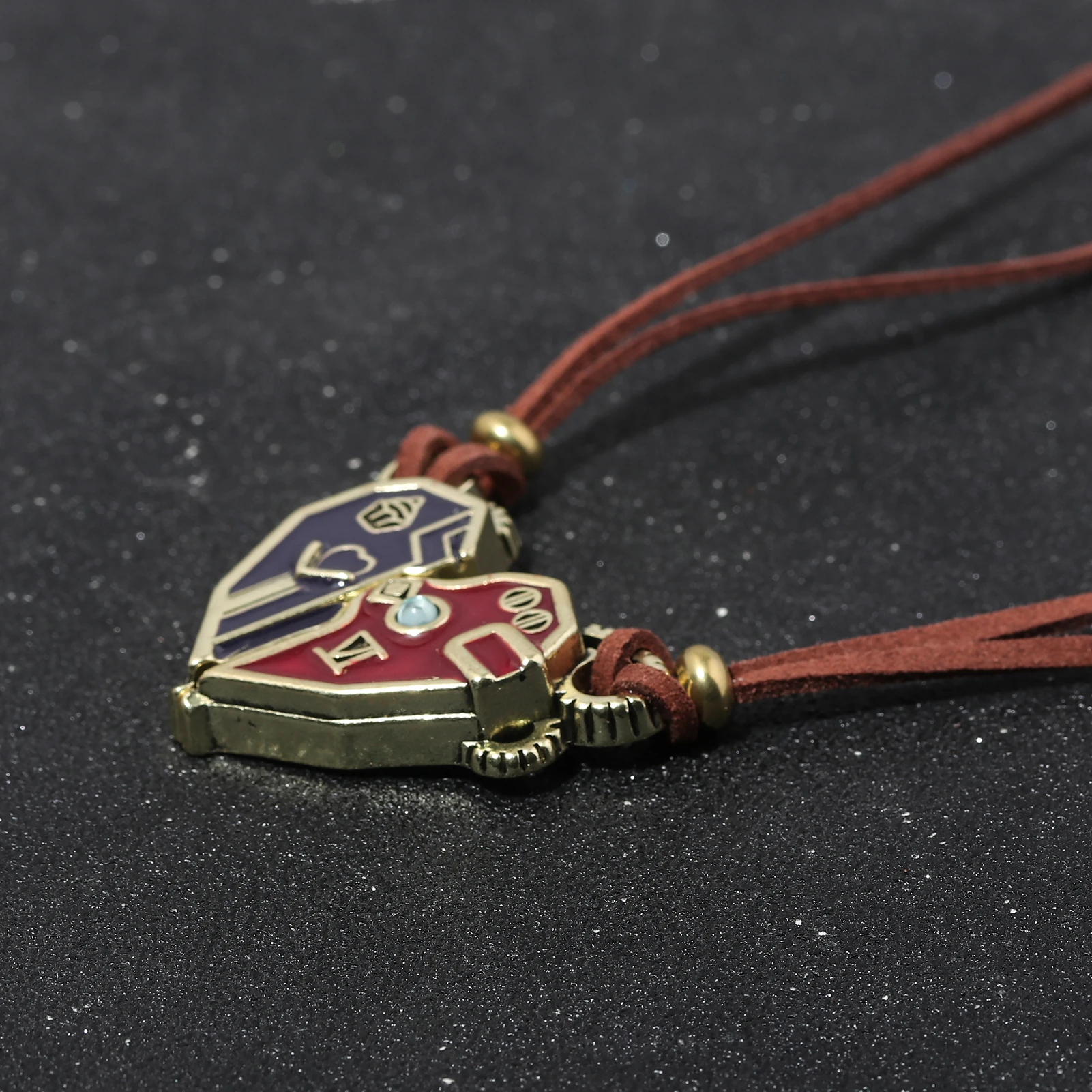 لعبة غامضة Caitlyn Vi قلادة قلادة للرجال والنساء تمويه المغناطيس عشاق سلسلة الخيال على ظهره LoL تأثيري الدعامة الملحقات