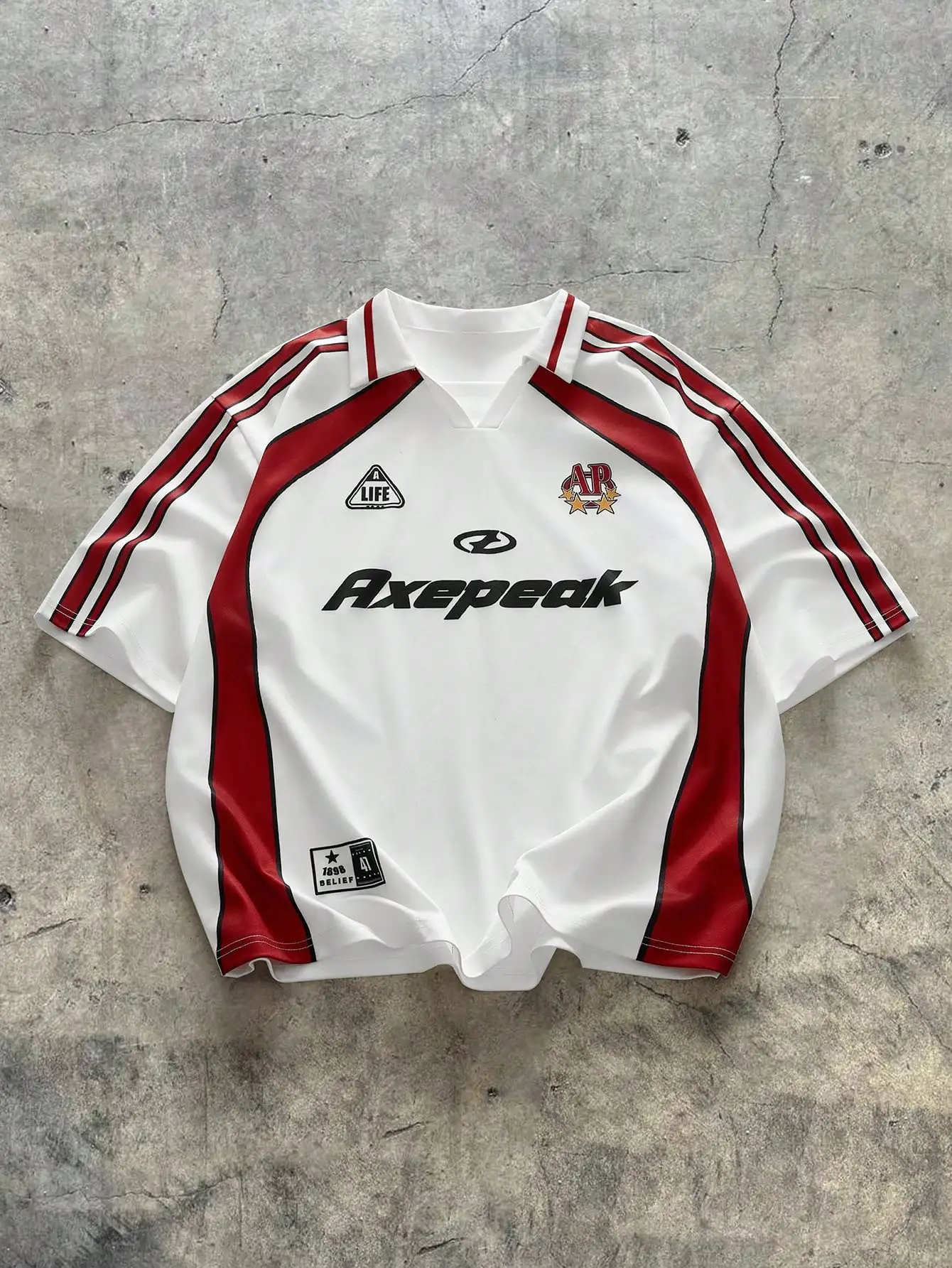 

Мужская белая рубашка-поло с красными контрастными полосками, короткий рукав, повседневный спортивный дизайн