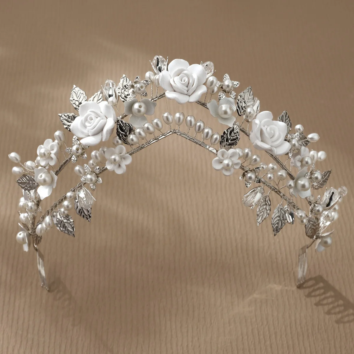 

Elegant White Flower Bridal Headpiece Artificial Pearls Tiaras and Crowns Silver Color Alloy Leaf Designs Bride Wedding Headband
