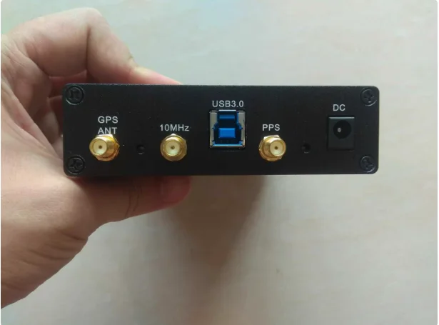 Для китайского производства B200 B210 совместим с оригинальным bladerf Limesdr с превосходными характеристиками.