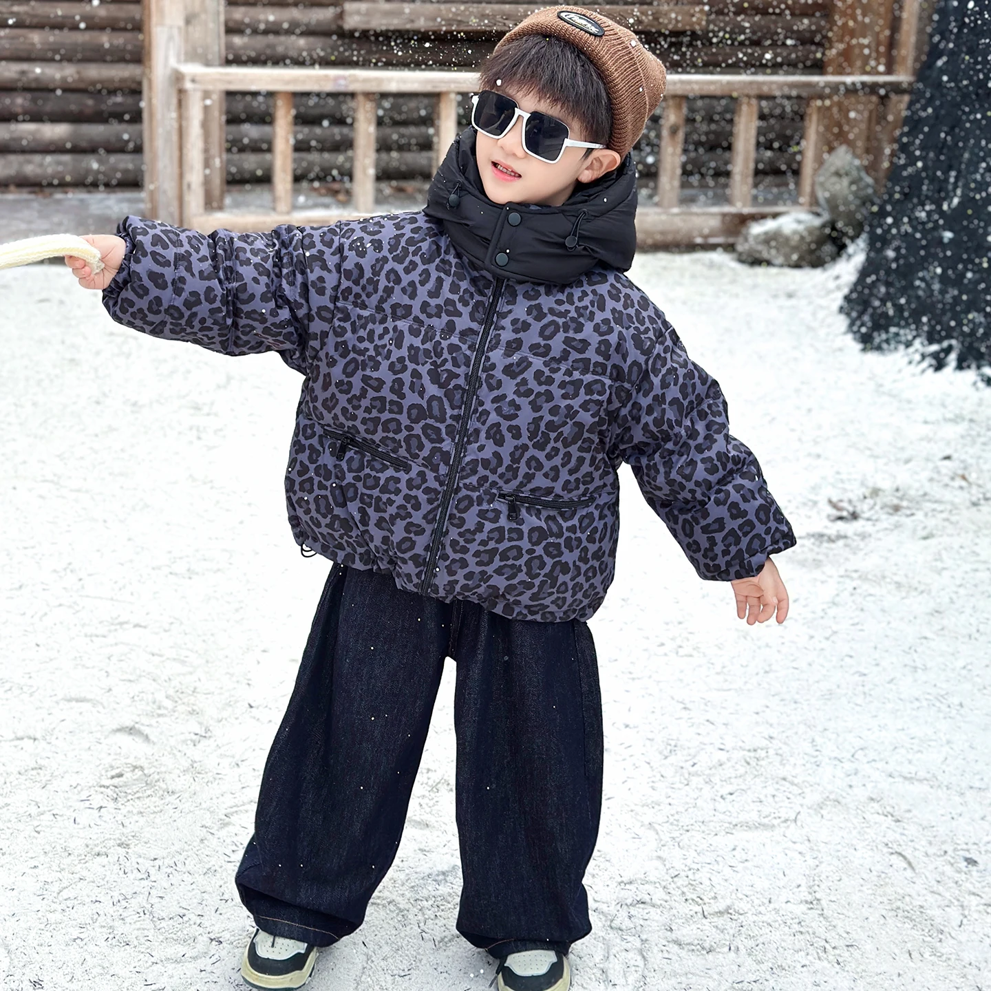 

Детская утепленная пуховая куртка для мальчиков, зимнее пальто, белое, с леопардовым принтом, теплая верхняя одежда