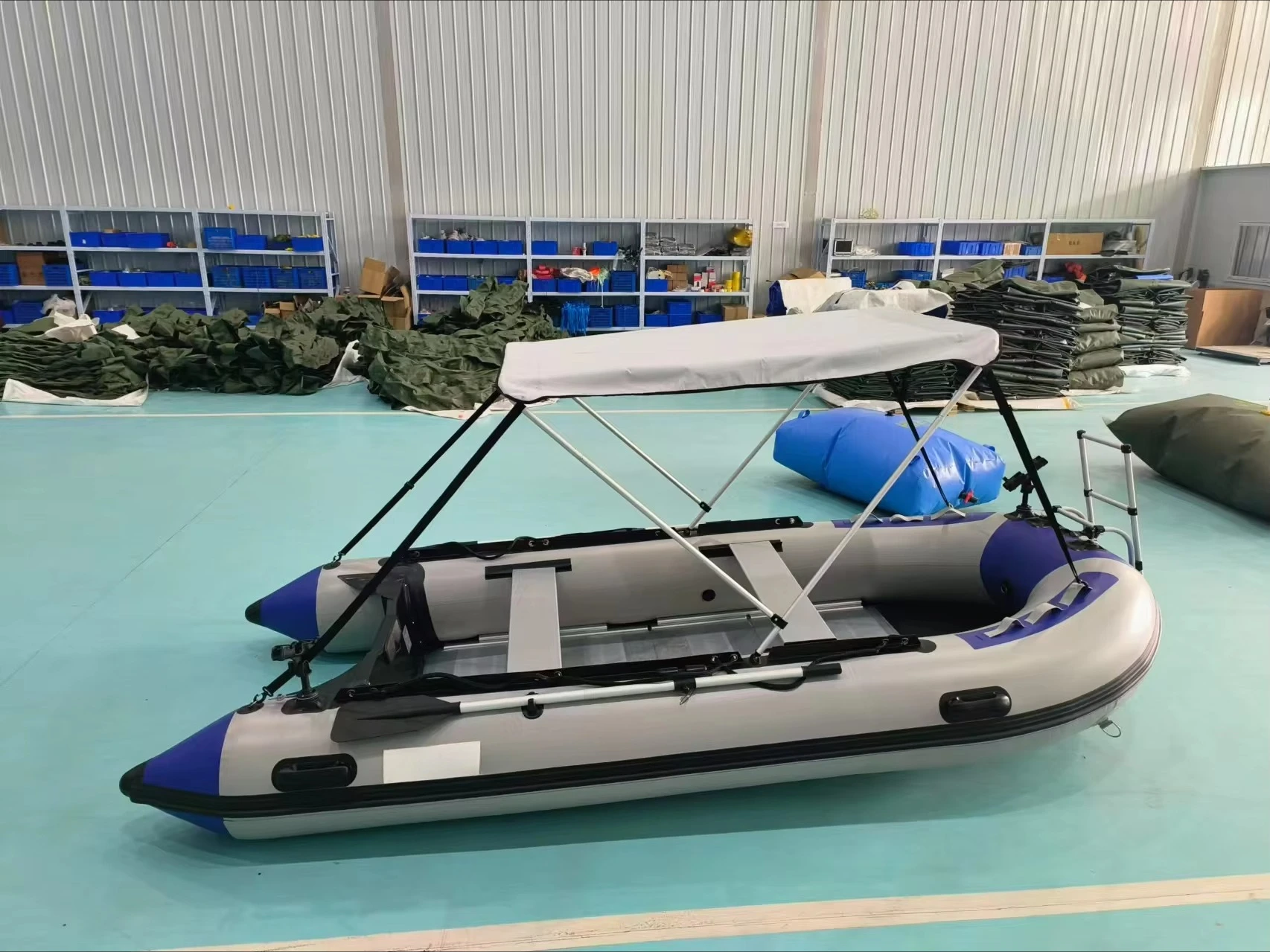 

PVC inflatable boat portable fishing boat/dinghy driving 4-6 people in lakes, rivers and offshore