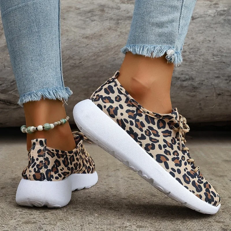 Zapatos vulcanizados con cordones para mujer, zapatillas informales con estampado de leopardo, clásicas, talla grande, 2024