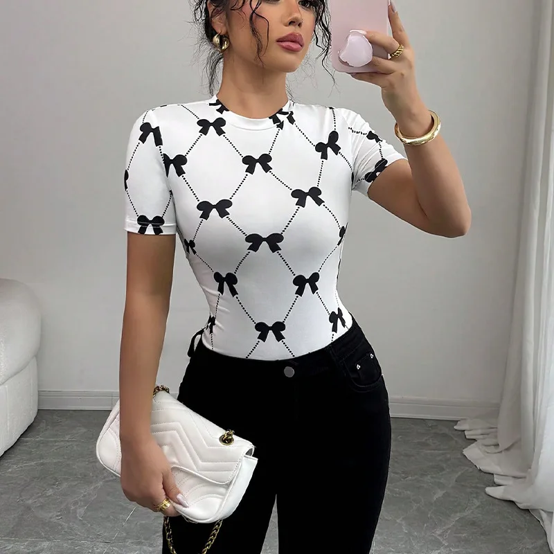 Odzież damska 2025 Letnia koszulka w stylu europejskim i amerykańskim Wąski top z krótkim rękawem Milk Silk Stretch