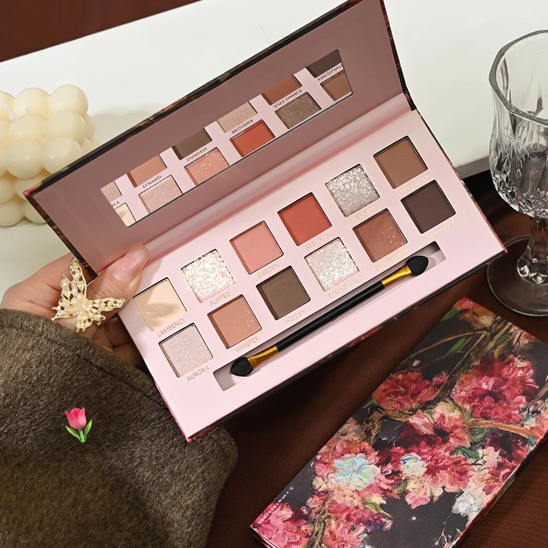 Cappello Han einen spiegel e schminkt sich mit einem tweed der 1.000-gelben augen