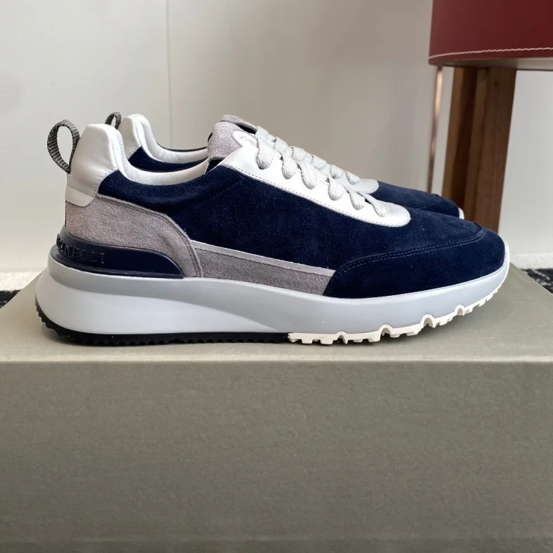 

Итальянские высококачественные кожаные туфли с мягким и дышащим замшевым верхом и повседневная спортивная обувь с кожаной подкладкой.