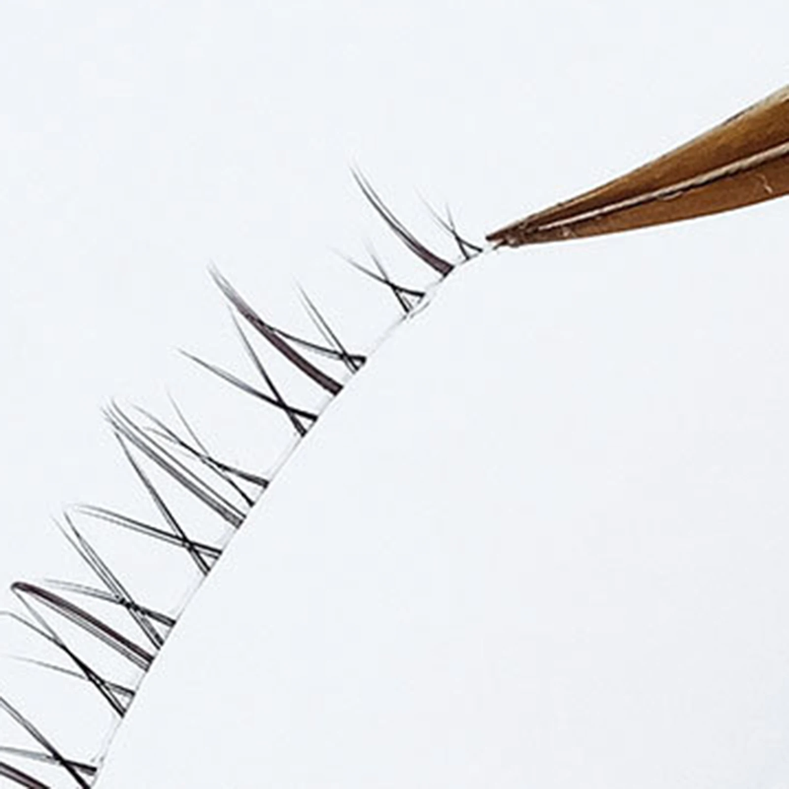 クリアで薄いソフトステムつけまつげストリップ 自然な見た目 ふわふわまつげ 毎日のまつげ 快適な透明バンド 目に見えない