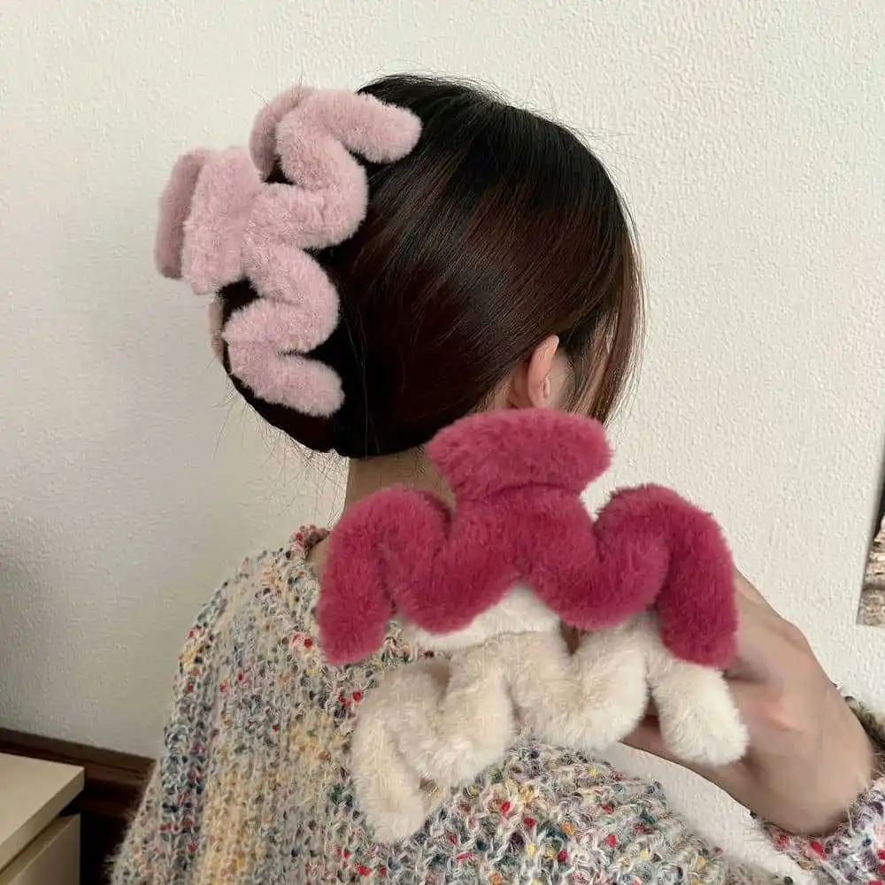 

2025 Large Hair Claw Fashion Plush Big Crab Hair Clip For Women Back Clip For Thick Hair Cute Plush Ponytail Hair Accessories