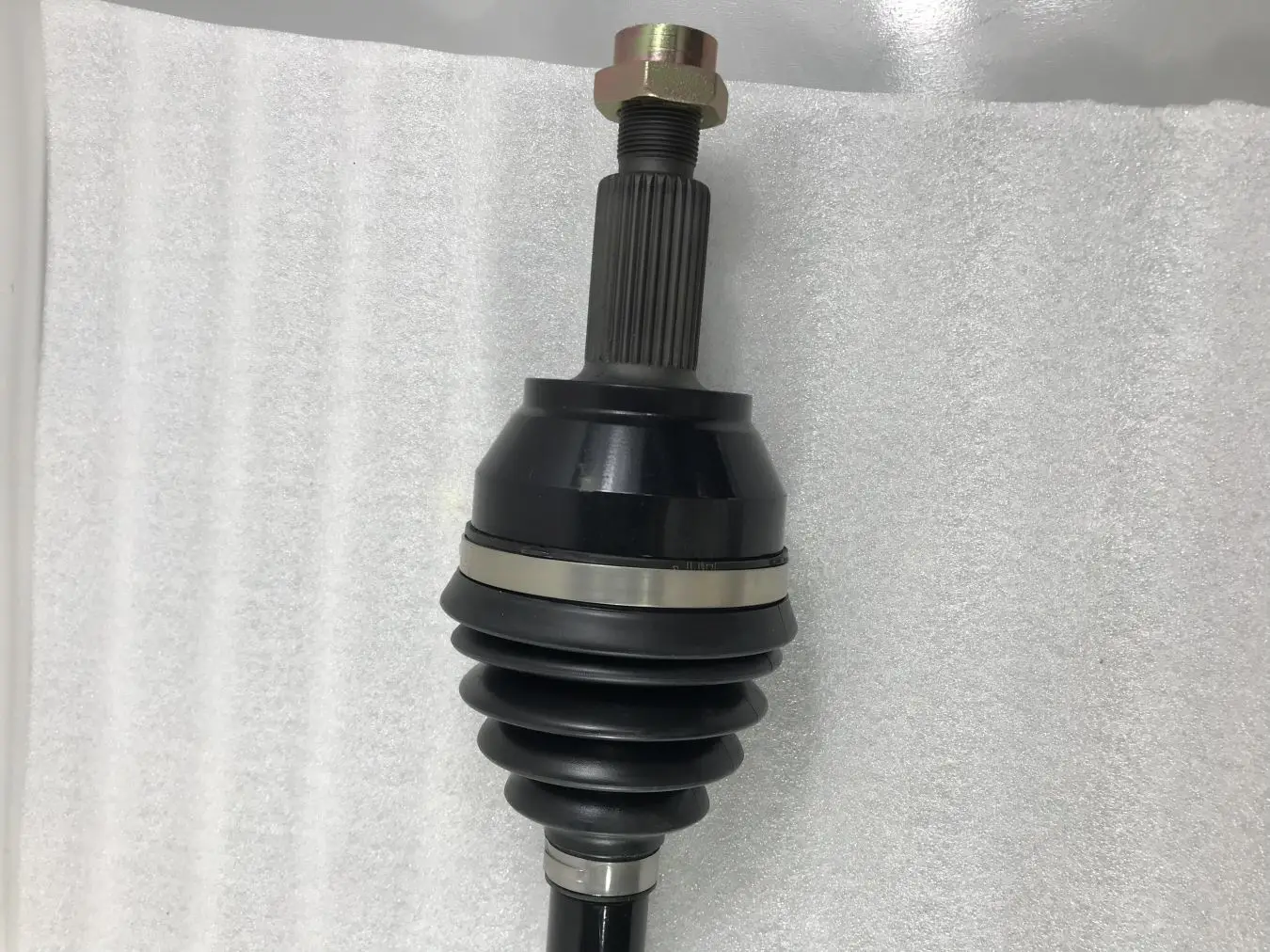 Land Rover front axle shaft is applicable to range rover administration, and Range Rover Sport codes are lr064252 and lr064251