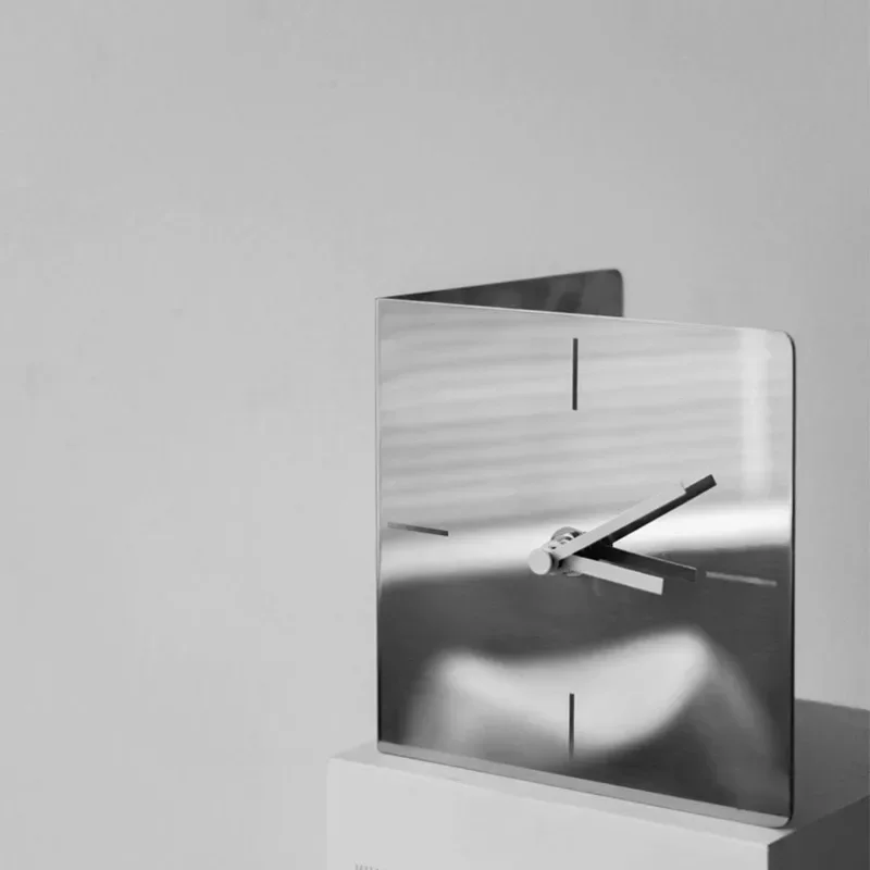 Modern Stainless Steel Dial Plate Table Clocks Luxury Creative Desktop Ornament Bedroom Bedside Desk Clocks Room Decoration