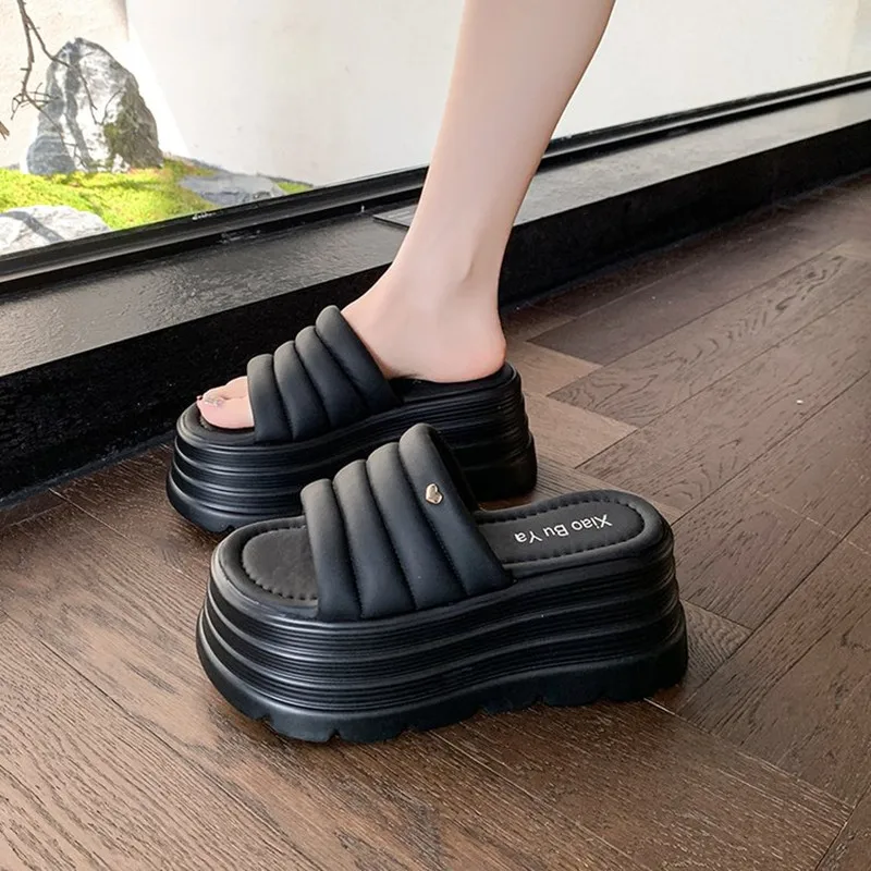 8 سنتيمتر منصة جديدة النعال النساء الصيف عالية الكعب جلد أسود مكتنزة الصنادل عادية اللمحة تو الوجه يتخبط الشاطئ حذاء بكعب ويدج