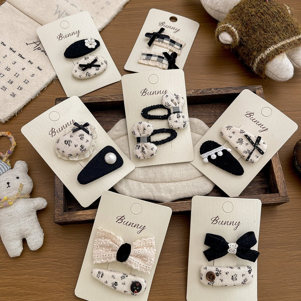 horquilla-para-el-cabello-linda-y-elegante-versatil-para-ninas-estilo-dulce-y-moderno-con-diseno-floral-ovalado-en-blanco-y-negro-accesorios-para-el-cabello