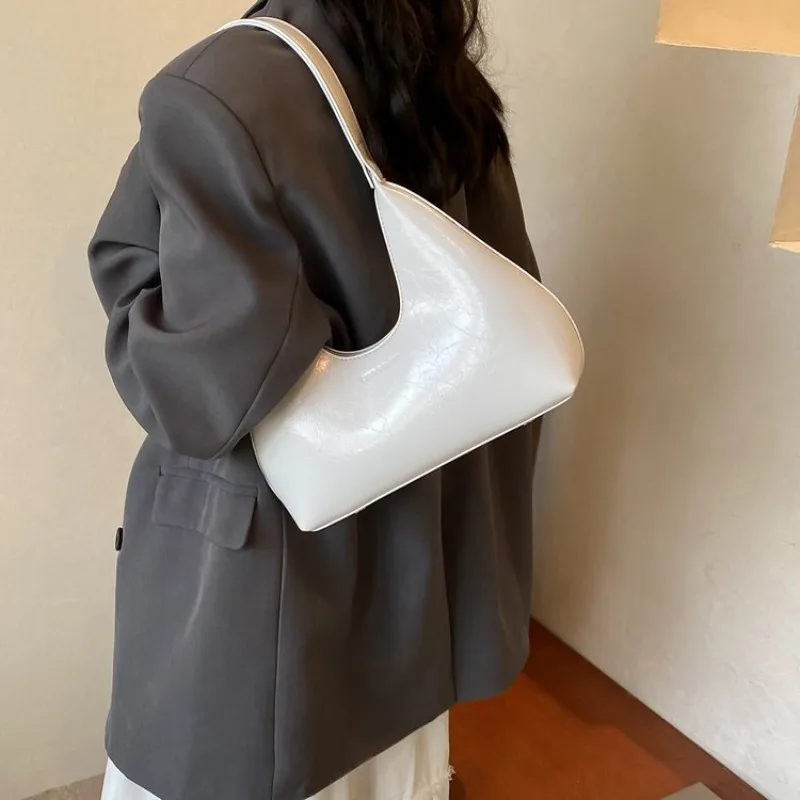 

Модная дизайнерская женская сумка для подгузников из кожи: элегантная, вместительная, минималистичная, люксовая, повседневная, стильная, для поездок на работу