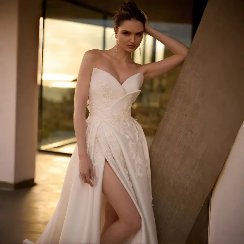 

Cross-Over Bodice Satin Wedding Dress With 3D Embroidered Lace Appliqué Strapless High Slit A-Line Bridal Gown Customizable