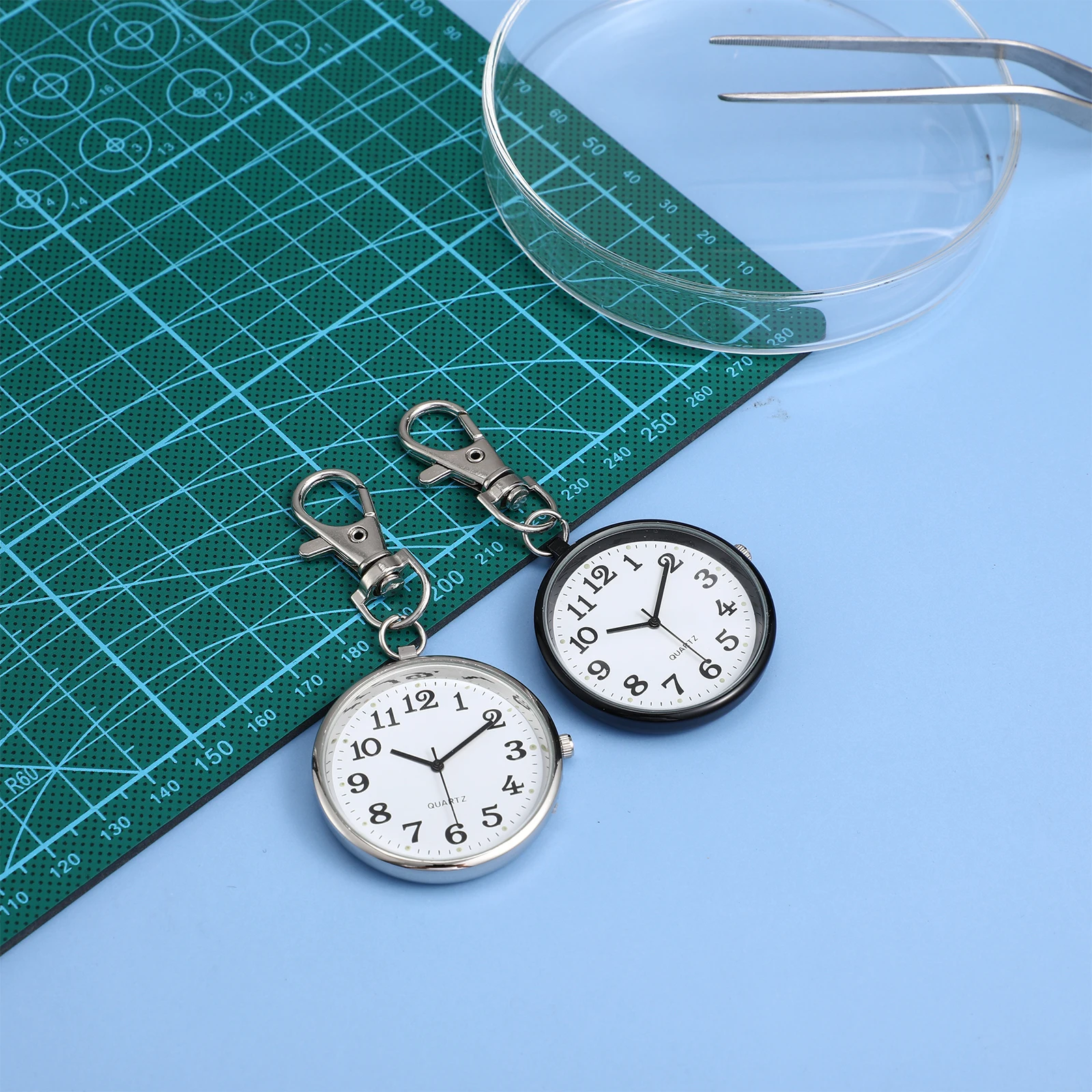 

2pcs Women Women Keychain Nurses Fob Nurse Watch Quartz Elder Black Nurse Pocket Watch Face Practical Gift