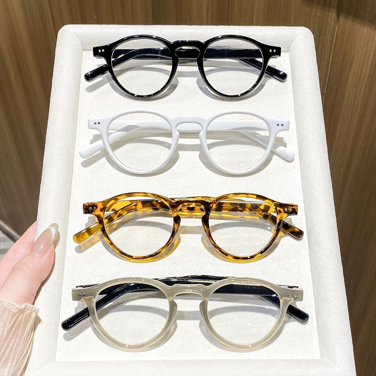 4 Pairs of Women's Round Full-Frame Retro Non-Prescription Glasses, Artistic, Simple, Refreshing, Age-Reducing, Casual, Versatile Women's Glasses, Suitable for Going Out, Visiting Stores, Checking In, Daily Wear, and Commuting