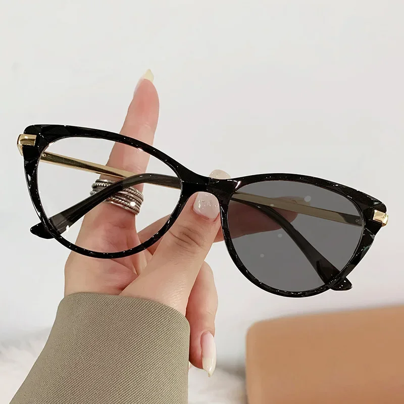 Fashion Retro Anti-Blue Light Photochromic Glasses Classic Cat Eye Triangle Eyeglasses Vintage Women Color Change Spectacles