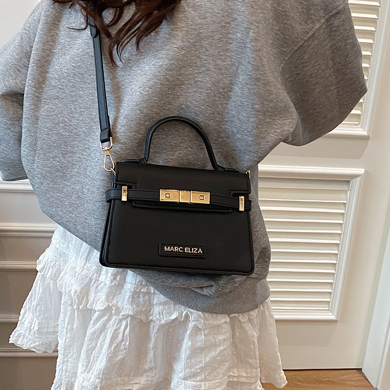 

Best Minimalist Shopper Bag For Superstar Show With Trendy Design Solid Color Leather And Chic Appeal