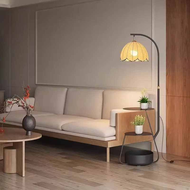 Lámpara de pie medieval, lujo ligero y sentido de alta gama, lámpara de mesa de centro moderna y sencilla