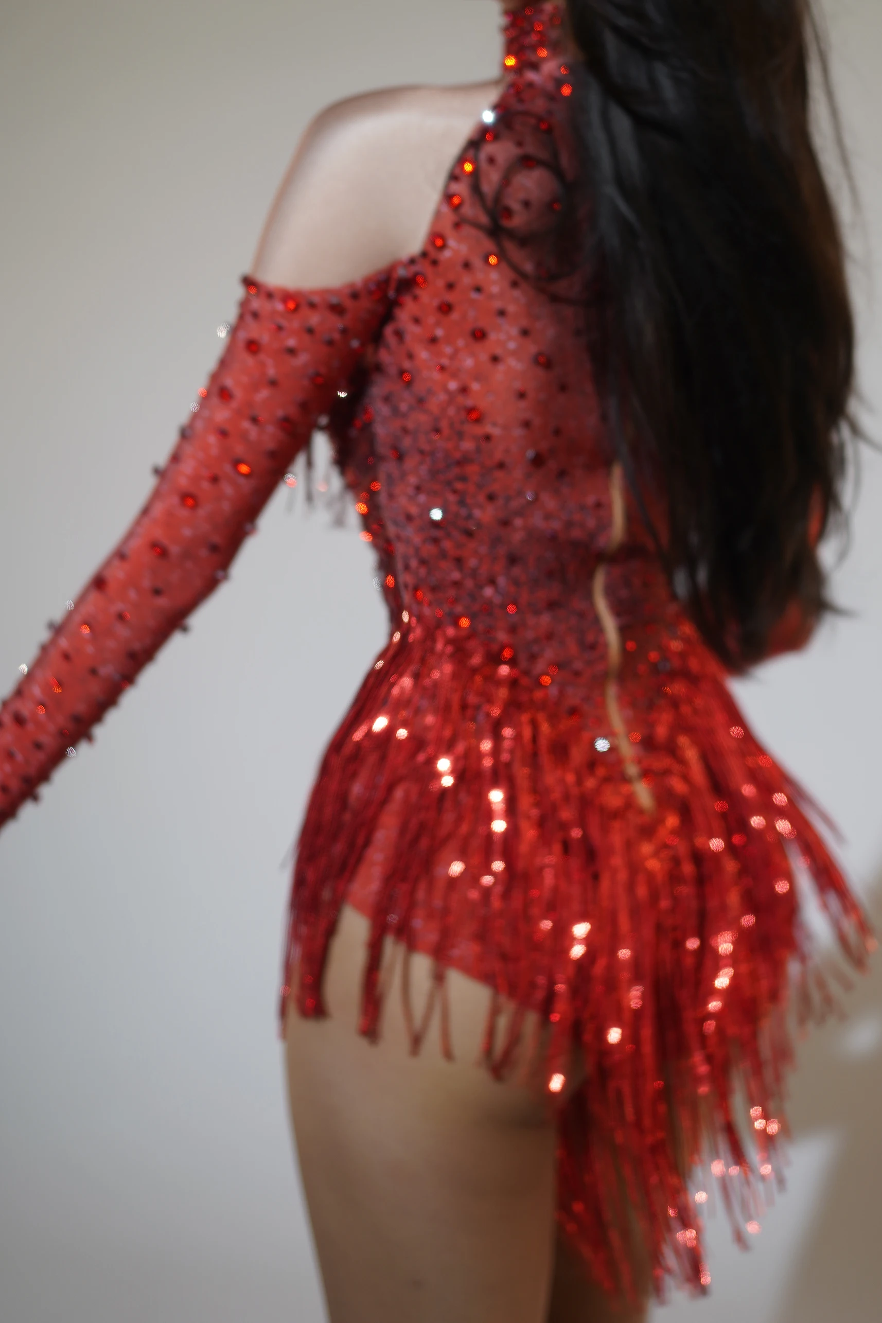 

Women Sexy Nightclub Stage Performance Sparkly Bodysuit Crystals Tassel Dance Show Leotard Spandex Long Sleeved Bodysuit Latiao