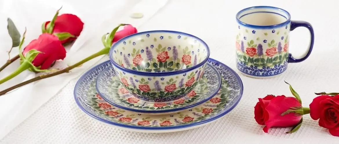 Blue Rose Polish Pottery Roses Are Red 16 Piece Dinnerware Set