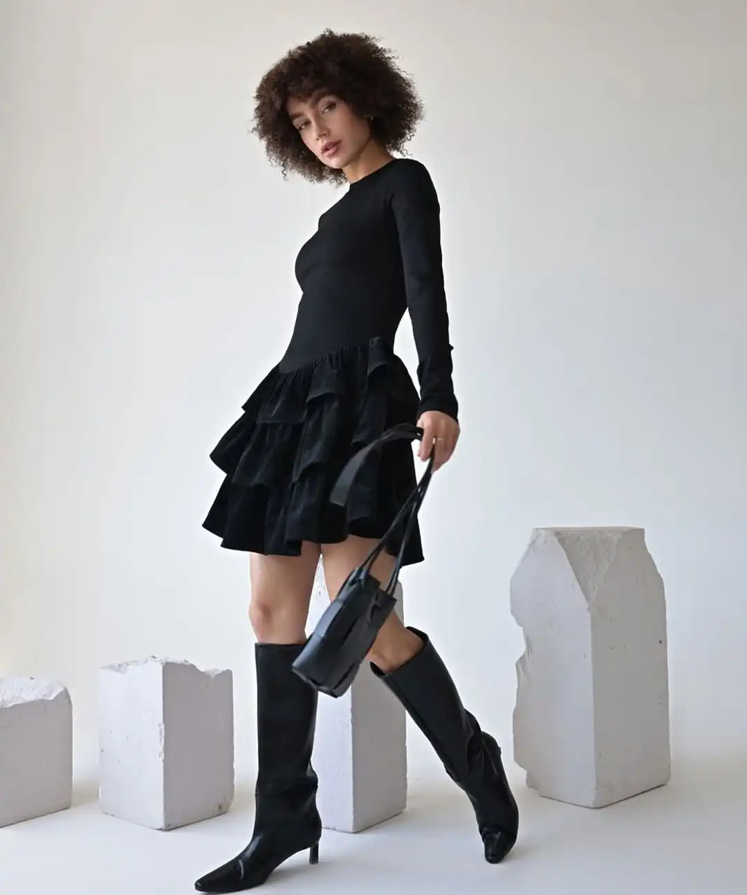 Klassieke mini-jurk met ruches en volledige mouwen, dames, chique ronde hals, hoge taille, gelaagde geplooide slanke korte jurken, dame, dagelijkse uitloper