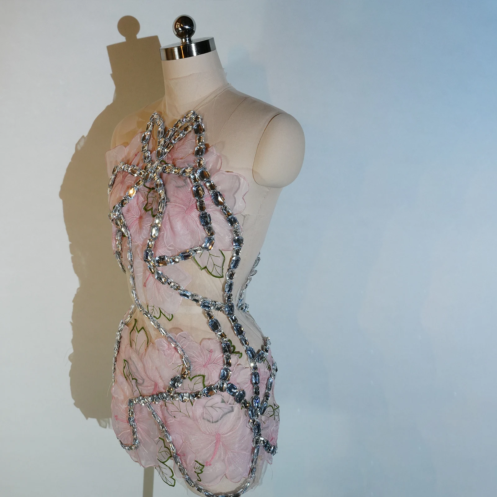 반짝이는 스팽글 핑크 숏 스커트 플로럴 드레스 섹시한 홀터 드레스 공연 파티 생일 무대 고고 퀸