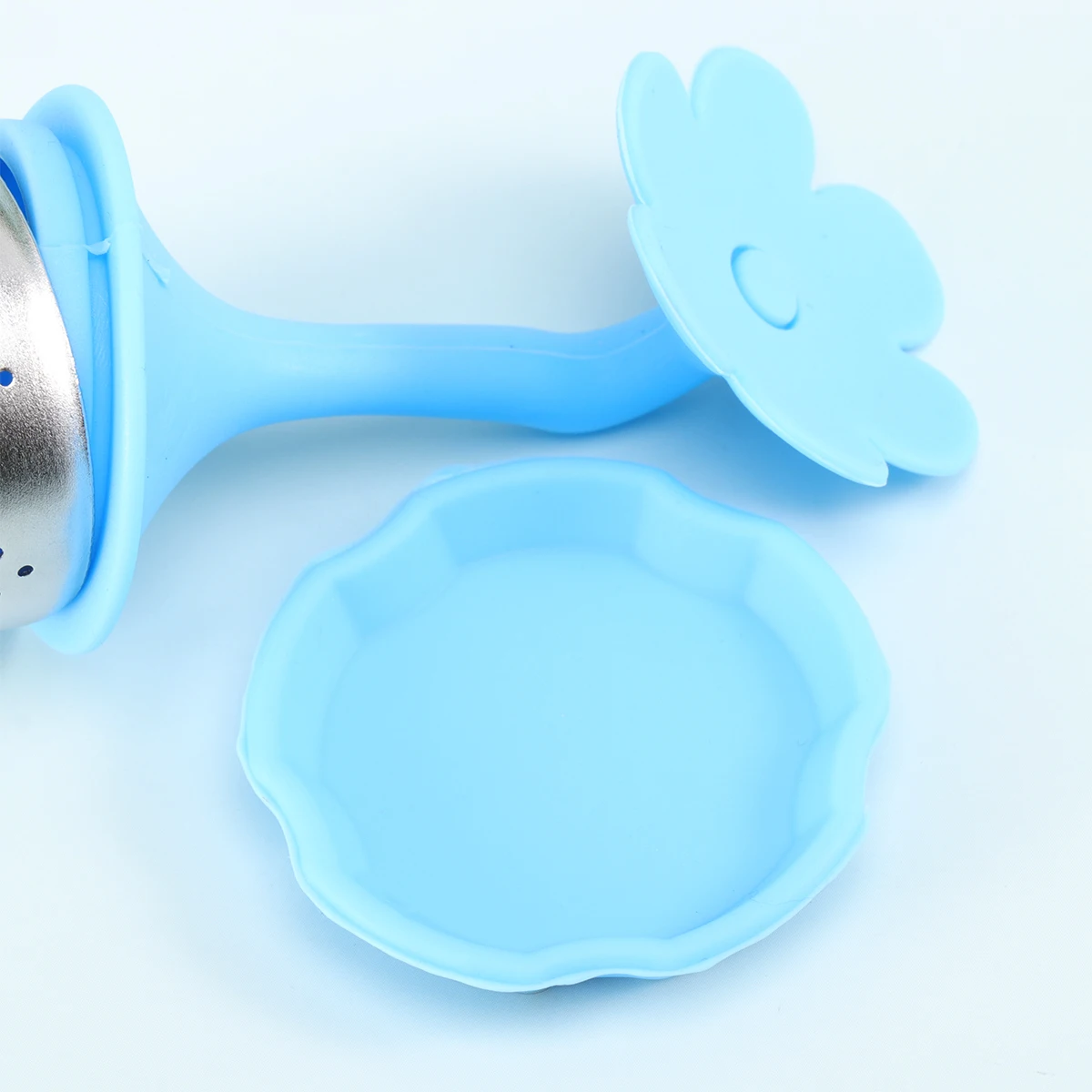 

Portable Creative Tea Bag Infuser Made of Food Grade Silicone Blue Floral Design for Filtering Loose Leaves in Teacup Teapot