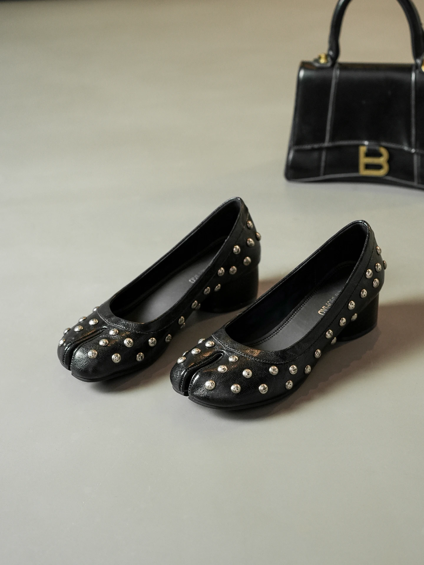 retro-style-rivet-ballet-flat-shoes-women's-spring-summer-autumn-new-coarse-heel-black-split-toe-shoes-leather-inner-material