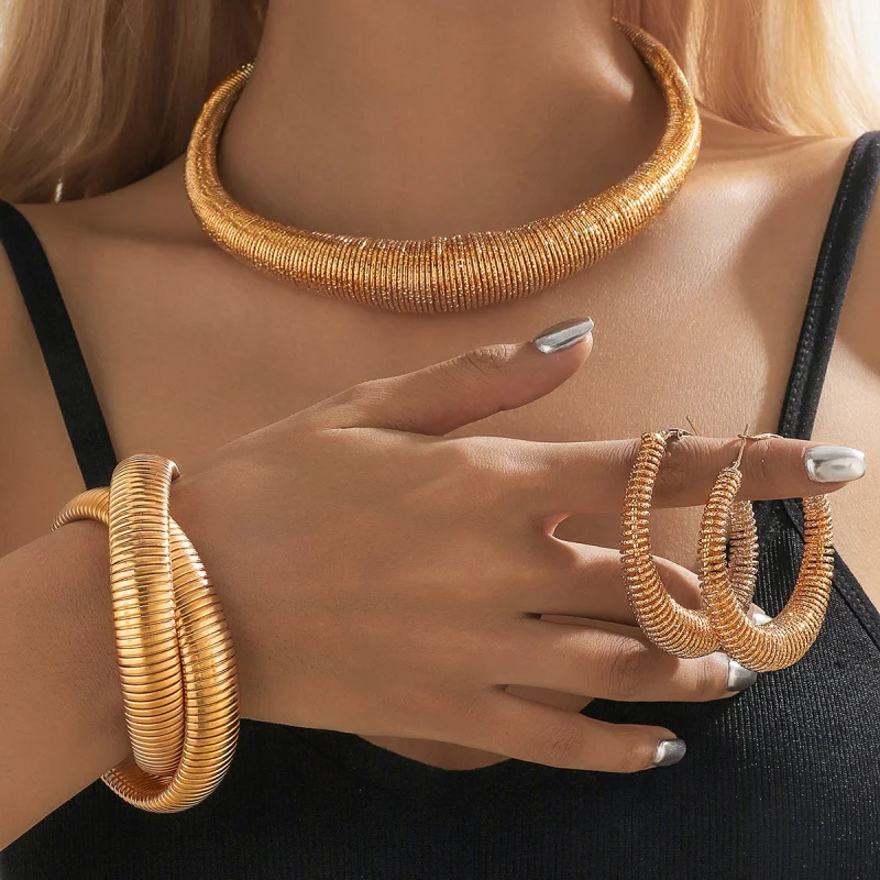 

Exaggerated Metal Style Circle Choker Necklace European and American Personality Trend Simple Geometric Elegant High-end Sense N