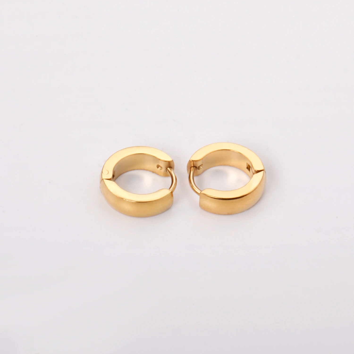 12 Paar trendige, schlichte, silberfarbene Creolen, minimalistische Ohrringe, runde Ohrstecker aus Edelstahl für Damen/Herren, modischer Schmuck für Partys. – Detail 5