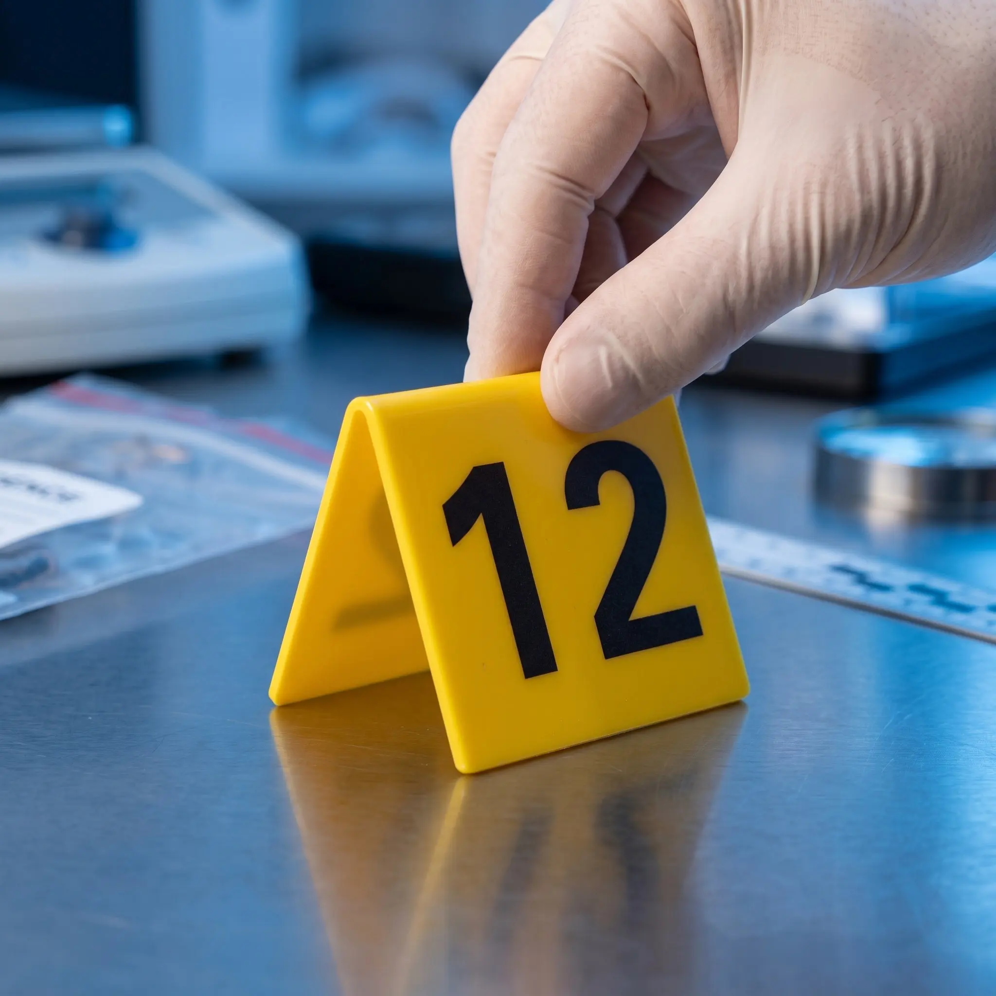 25Pcs Double Sided Evidence Marker Tents Number 1-25 Plastic Stable Crime Scene Identification Tags for Detective Party