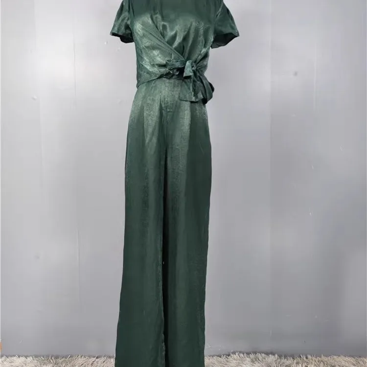 

Faionable Smooth Satin Bright Tead Waist Cinching Design Individualized Jumpsuit een Long Pants High Waist Wide Leg