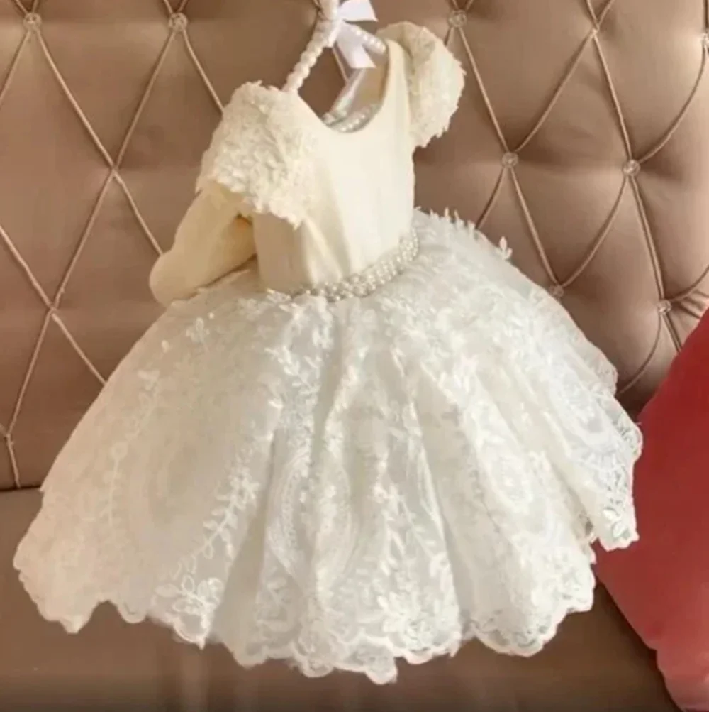 

Customized Ivory Flower Girl Dresses For Wedding Lace Pearls Gorgeous Newborn Infant Birthday Party Christening Photo Shoot Gown