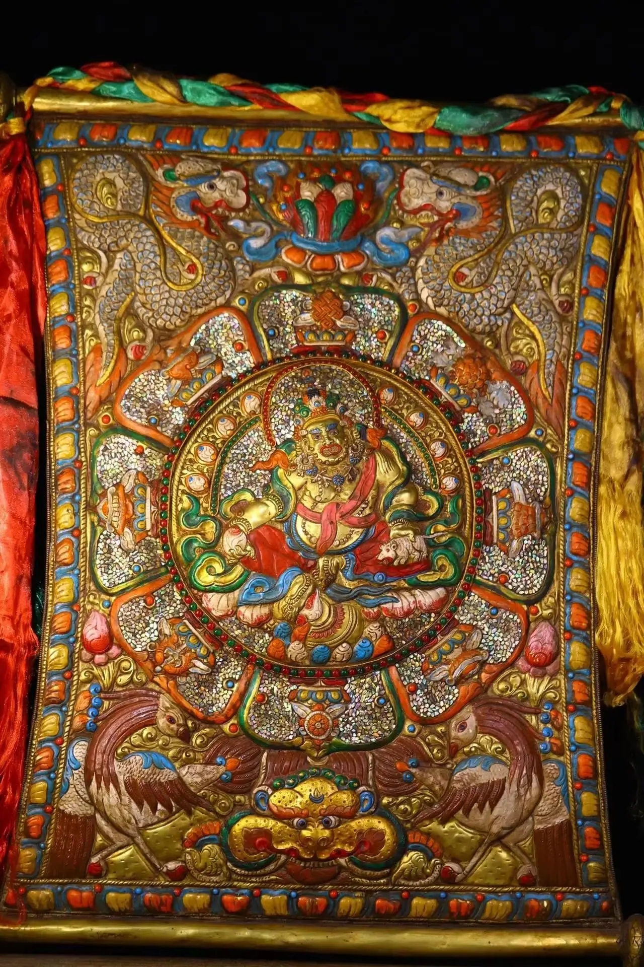 32”Old Xizang  Folk Collection  Old Bronze Painted Mosaic Gem gZi Beads Shell  Yellow Jambhala Buddha Thangka Amulet Worship Ha