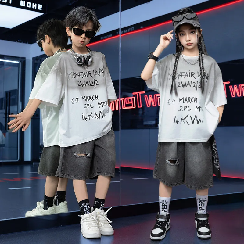 子供のヒップホップスタイルの服,グレーと白のグラフィックTシャツ,文字のTシャツ,女の子と男の子のためのカジュアルなユーズド加工のショーツ,ジャズダンスのコスチュームウェア