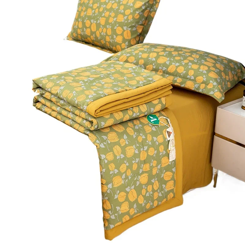 

Luxury Simple Tulip Ice Silk Single Double Cotton Summer Cooling Quilt Quilt with Cover 4-piece Bedding