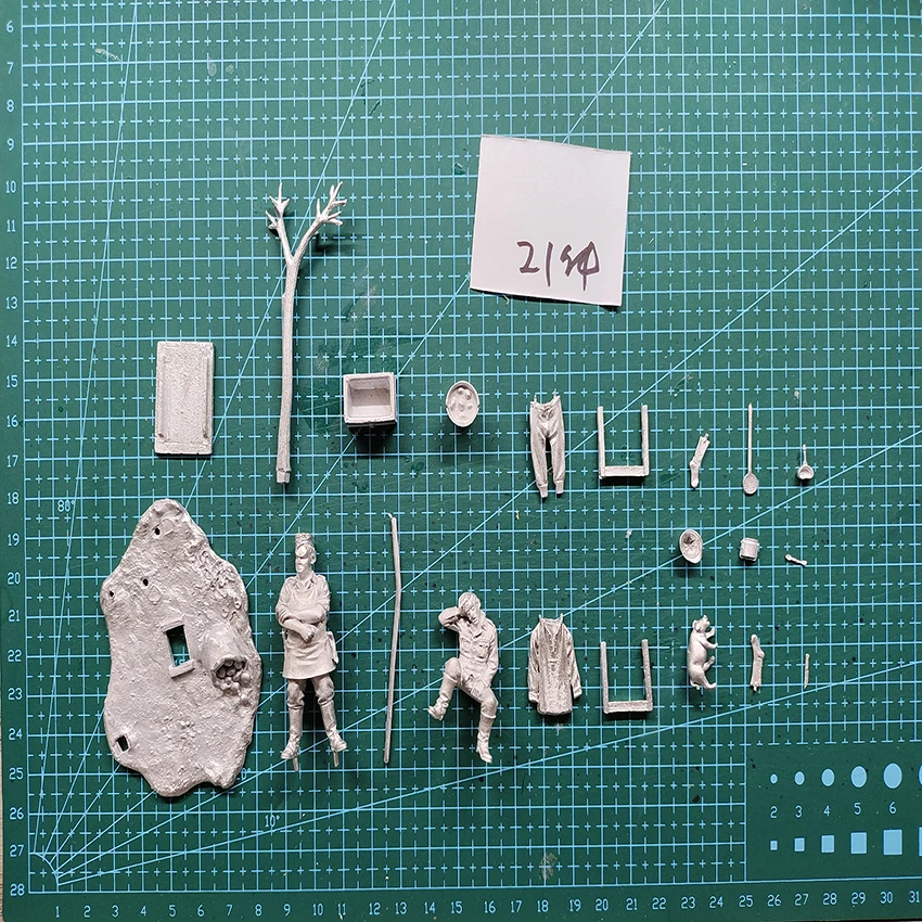 Unassambled   1/32   Off-Duty crew have a rest soldier     figure  Resin figure miniature model kits Unpainted