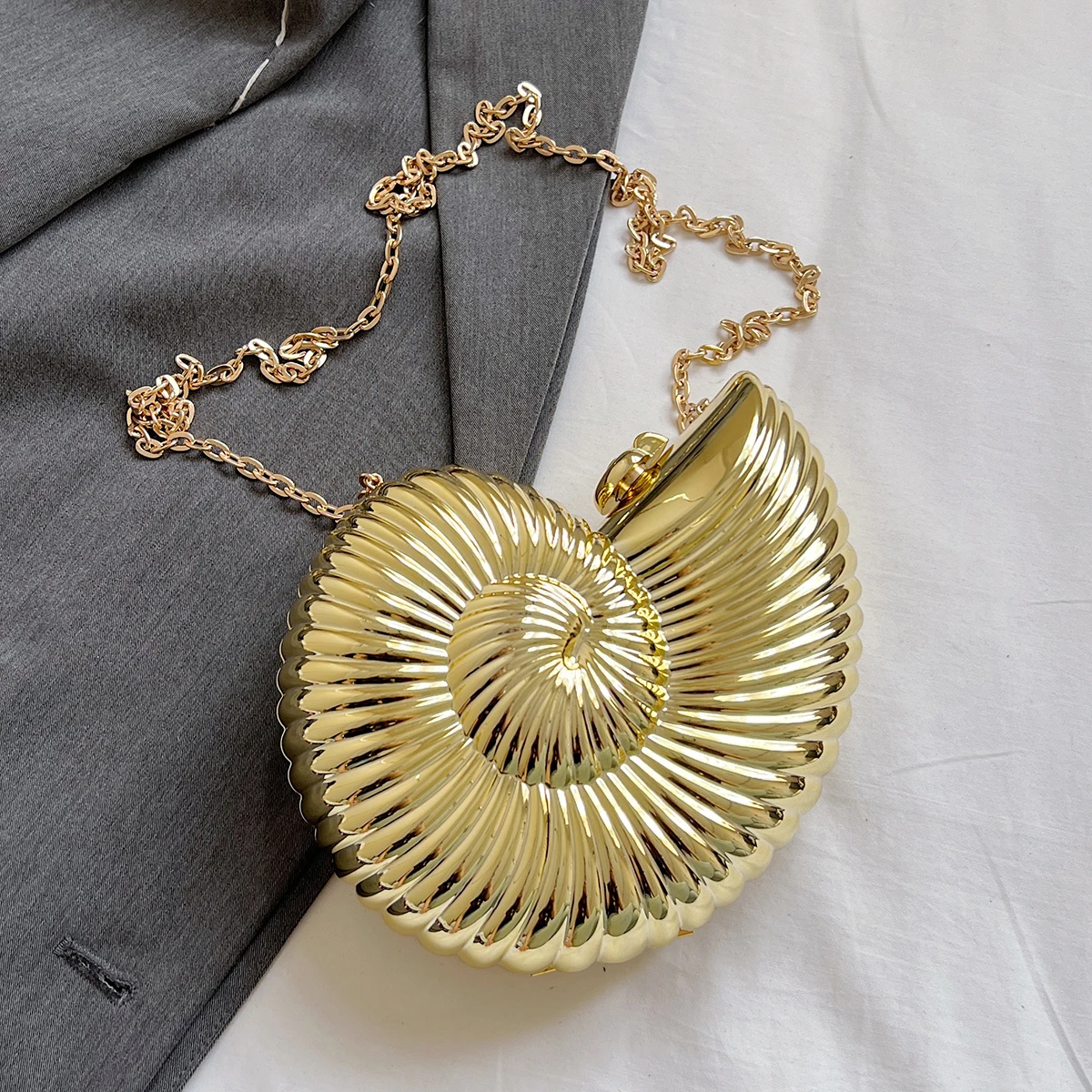 Conch niche design creative acrylic chain bag women's bag personality leisure trend shoulder bag snail shape messenger bag - Image 4