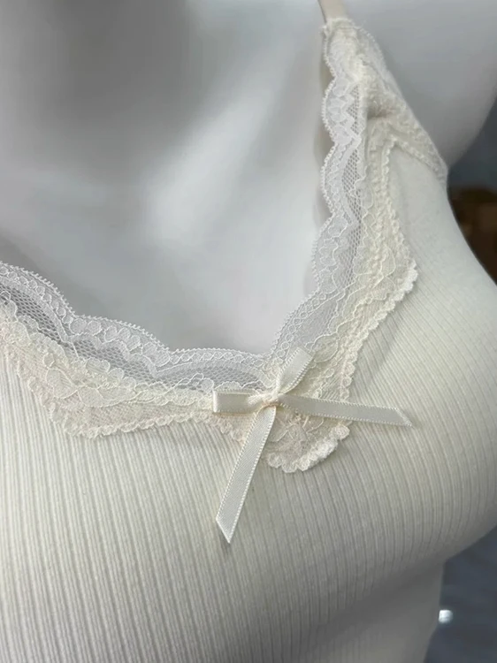 Gilet chaud à bretelles en dentelle pour femmes, sous-vêtements intercalés avec coussinet de poitrine, beau Ba adapté aux vêtements d'extérieur d'automne et d'hiver