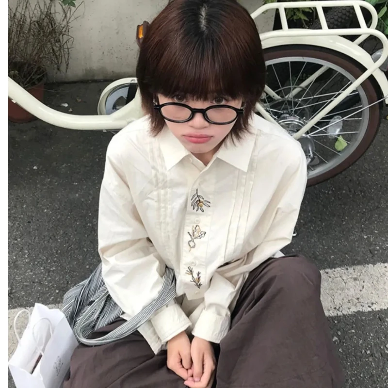 

Embroidery Flower Shirts Women 2025 Spring Casual Long Sleeve Thin Tops Japanese Vintage Loose Pleated Design Blouse