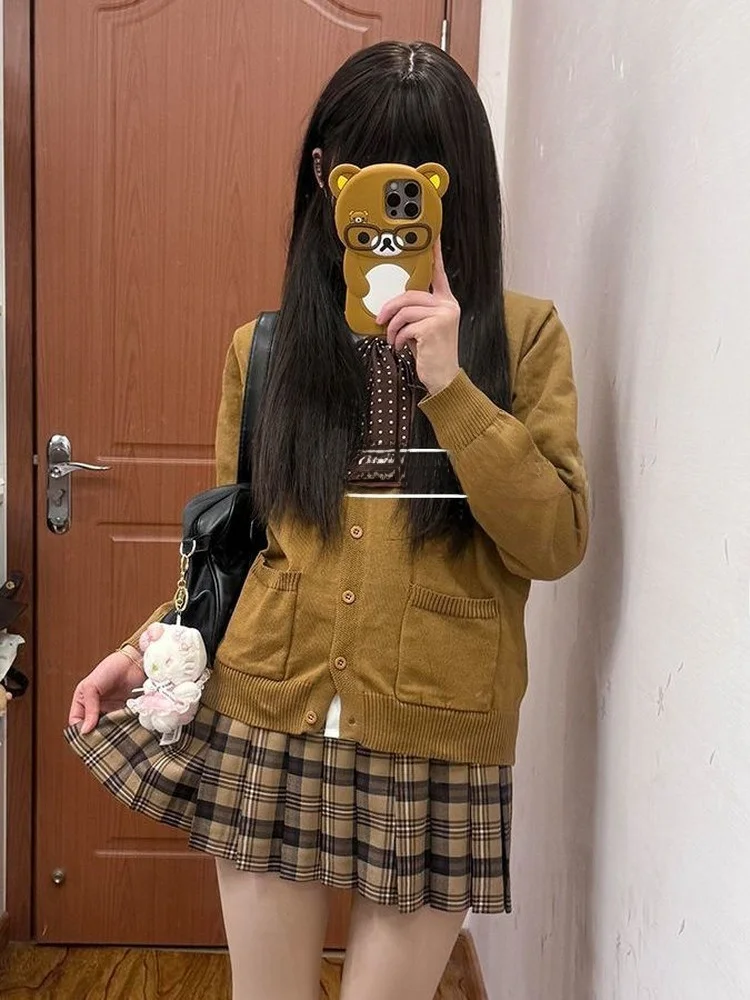 

Осенне-зимний кардиган JK в стиле школьной формы, оригинальный, длинный, с открытыми рукавами, для накладывания слоев, базовый, с коричневой клетчатой юбкой...