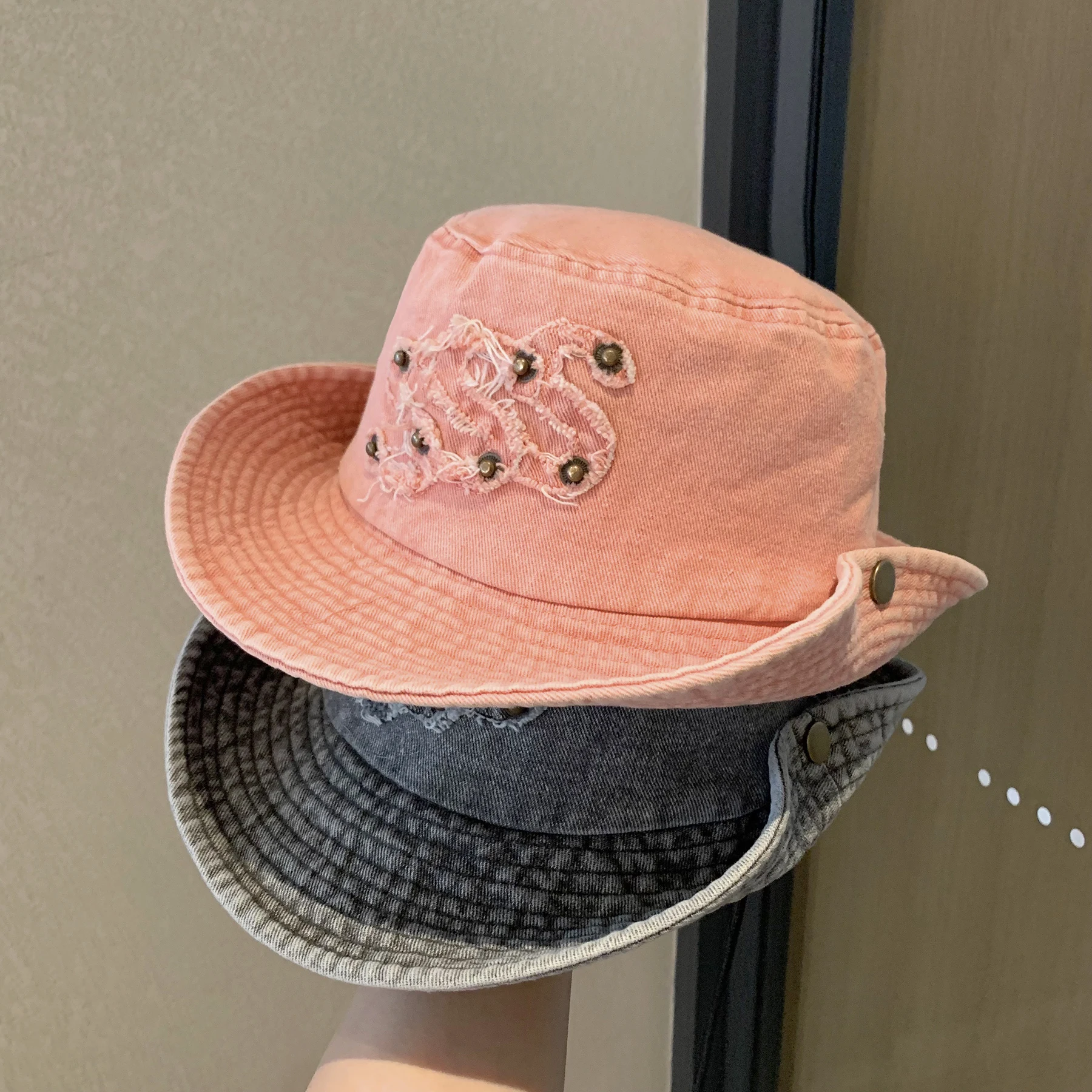 

Retro washed denim bucket hat women's spring summer outdoor climbing hat showing small face and big head circumference