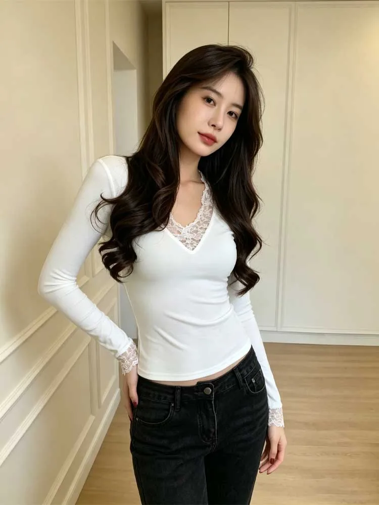 Pure desire V-neck lace patchwork long sleeved base shirt for women, slim fit and waist cinching, paired with spicy girl T-shirt