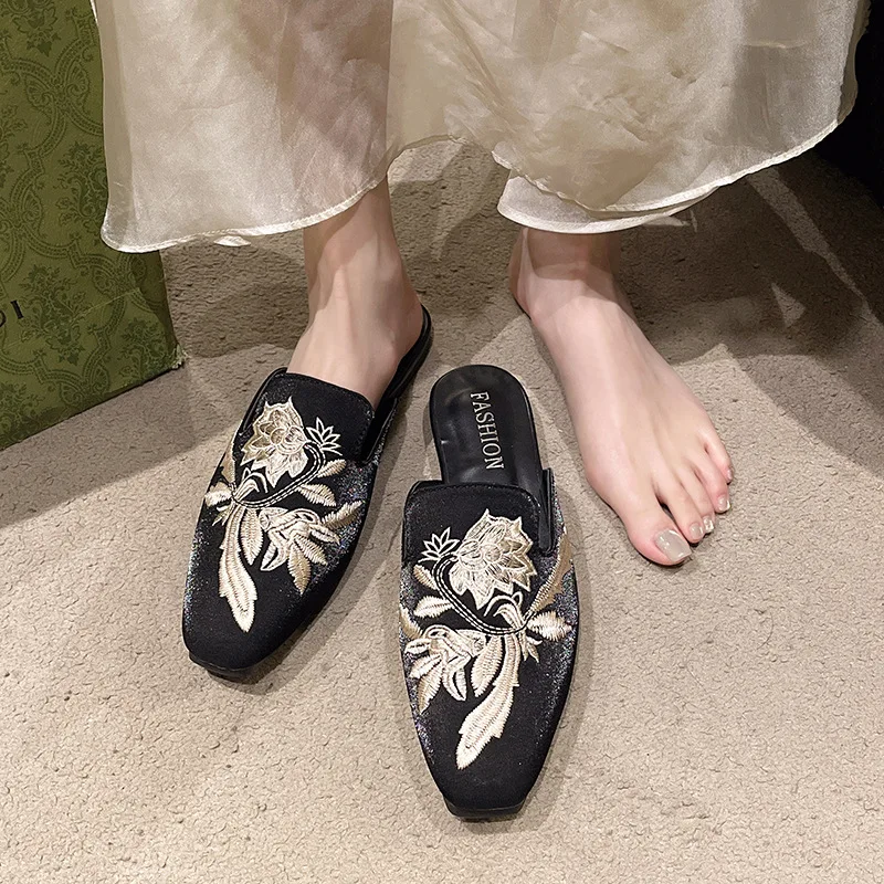 Flower Cover Toe Mules For Women 2025 Big Size Low Shoes Slippers Flat Pantofle Luxury Slides Loafers Pointed New Designer Fashi