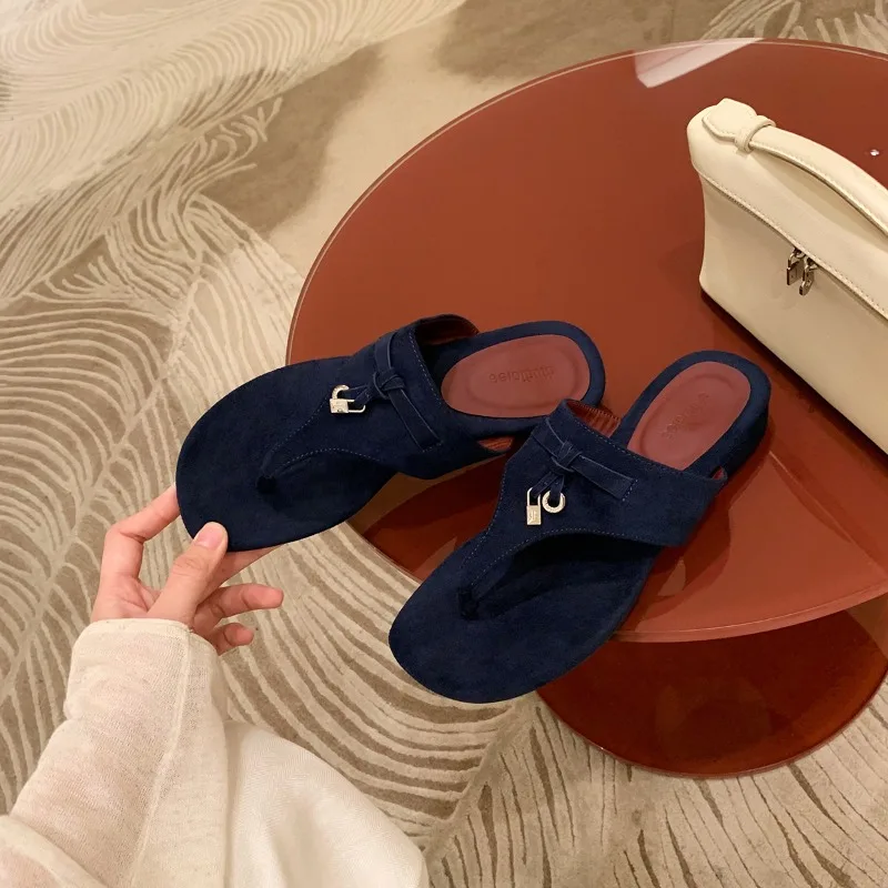 

2026 women's summer new French style flip flops with tassels, versatile low heel sandals